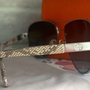 Tory Burch Pilot Sunglasses